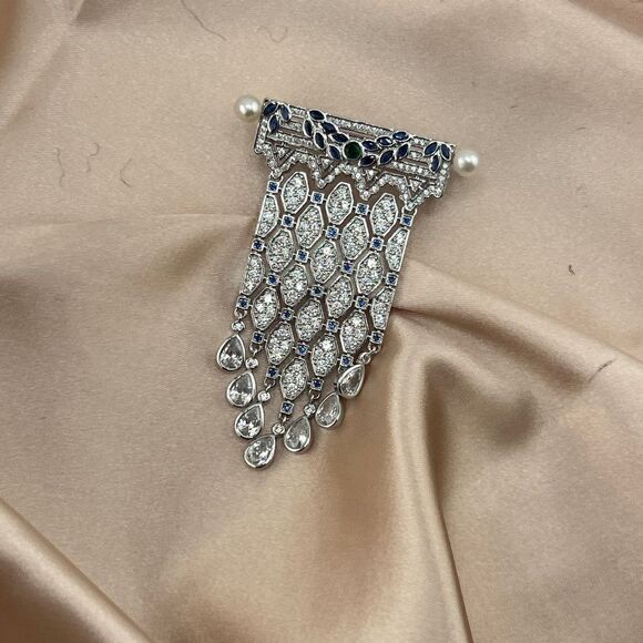 Regal Elegance Crystal Brooch-Vintage Art Deco Pin with Pearls and Gem Accents - Picture 6 of 10